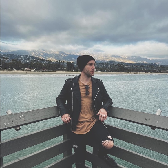 Meet your Posher, Joshua - Picture 3 of 4